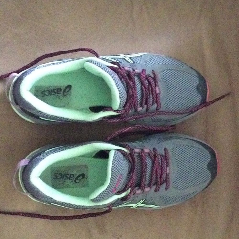 ASICS sneakers size. 7 1/2